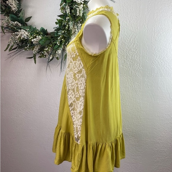 Hayden Los Angeles Sleeveless Lace Trim Dress - Picture 7 of 8